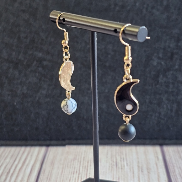 NWT Black White & Gold Yin & Yang Dangle Earrings - Picture 8 of 11